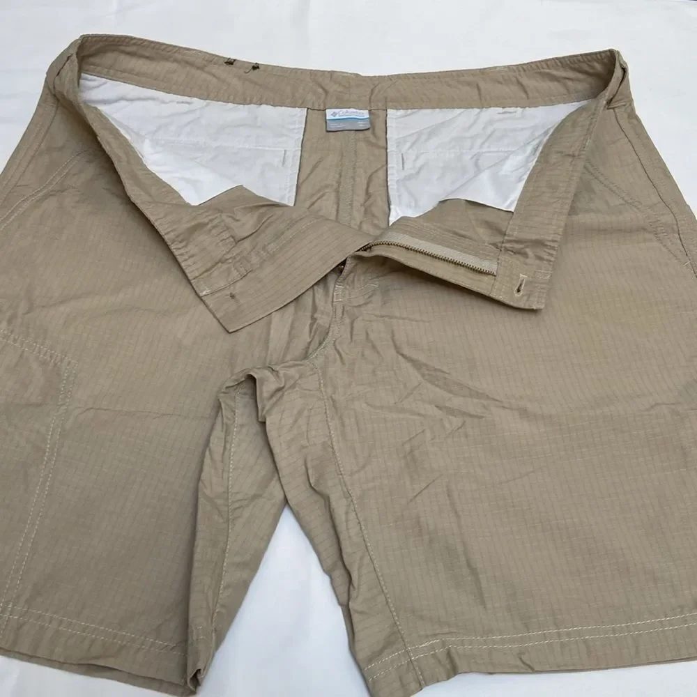 Columbia Tan Cargo Shorts Lightweight Casual Wear